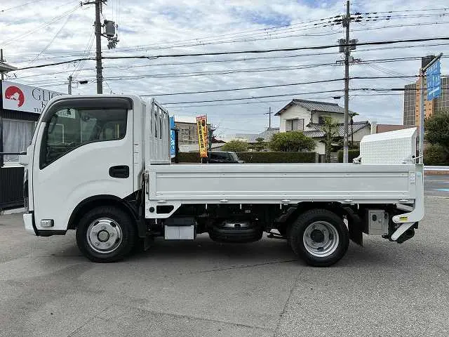 いすゞ エルフ 2TG-NJR88AF(2WD)の写真4