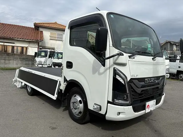 いすゞ エルフ 2TG-NJR88AF(2WD)の写真10