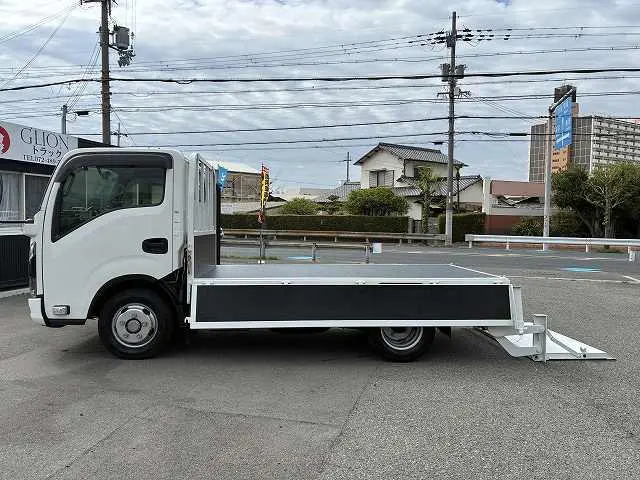 いすゞ エルフ 2TG-NJR88AF(2WD)の写真11