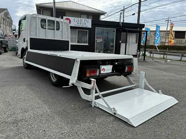 いすゞ エルフ 2TG-NJR88AF(2WD)の写真13