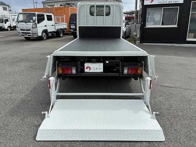 いすゞ エルフ 2TG-NJR88AF(2WD)の写真14