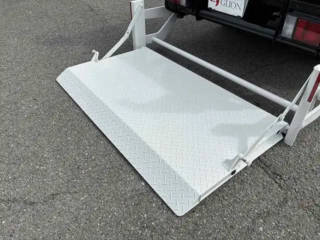 いすゞ エルフ 2TG-NJR88AF(2WD)の写真16