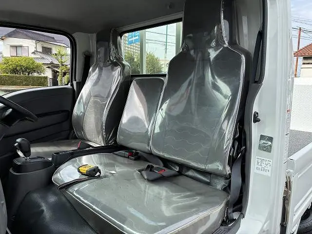 いすゞ エルフ 2TG-NJR88AF(2WD)の写真32