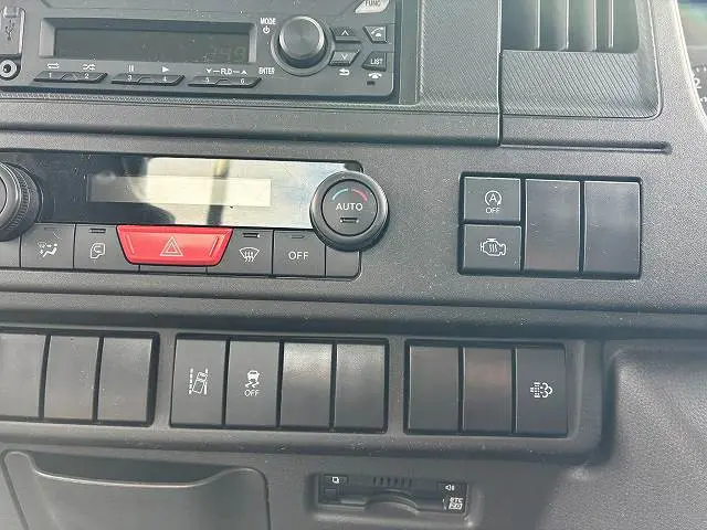 いすゞ エルフ 2TG-NJR88AF(2WD)の写真36