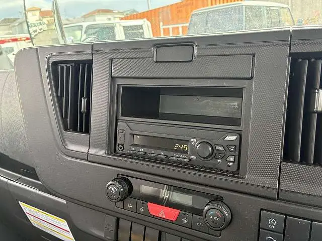 いすゞ エルフ 2TG-NJR88AF(2WD)の写真37