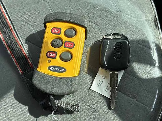 いすゞ エルフ 2TG-NJR88AF(2WD)の写真44