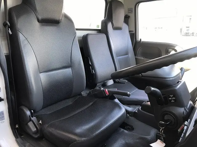 いすゞ エルフ TKG-NJR85A(2WD)の写真33