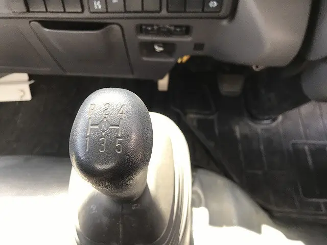 いすゞ エルフ 2RG-NJR88AT(2WD)の写真38