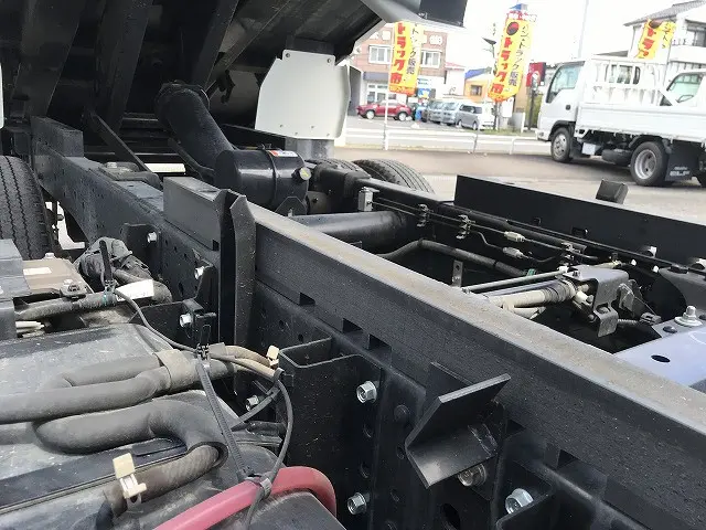 いすゞ エルフ 2RG-NJR88AT(2WD)の写真45