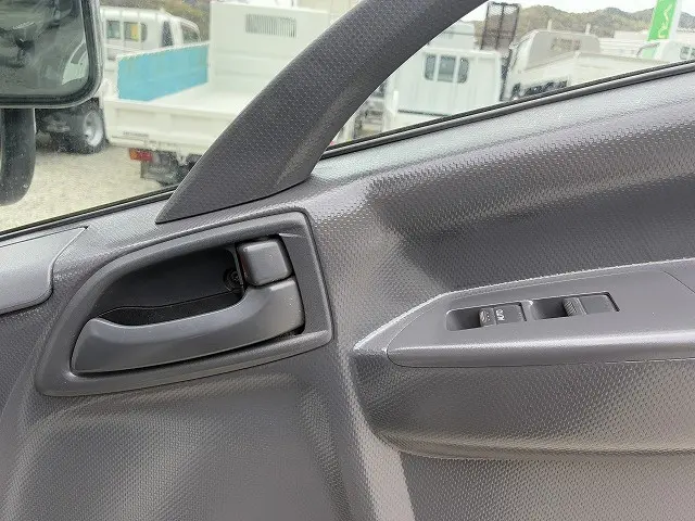 いすゞ エルフ TRG-NPR85AR(2WD)の写真37