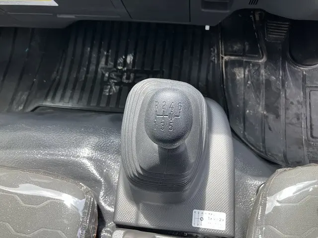 いすゞ エルフ 2RG-NPR88AM(2WD)の写真44