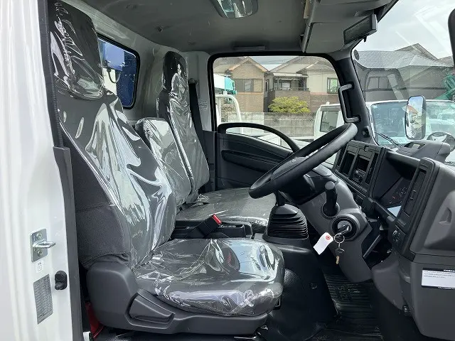 いすゞ エルフ 2RG-NPR88AM(2WD)の写真45