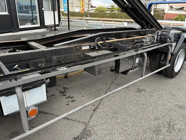 いすゞ エルフ 2RG-NPR88AM(2WD)の写真14