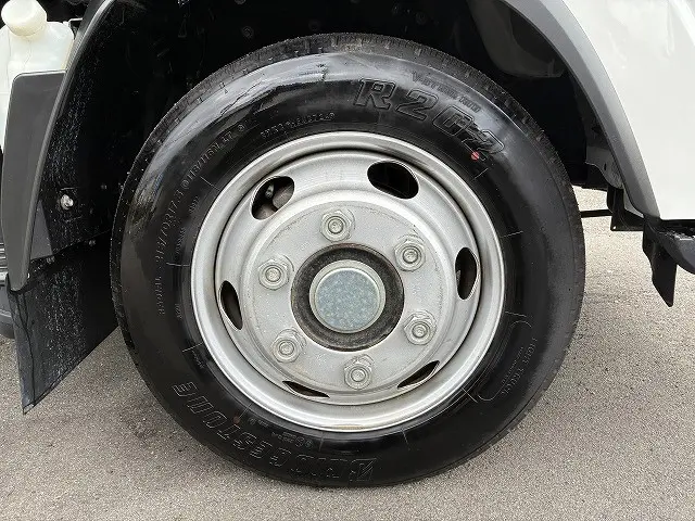 いすゞ エルフ 2RG-NPR88AM(2WD)の写真19