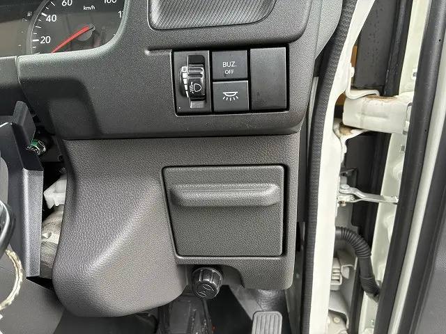 いすゞ エルフ 2RG-NPR88AM(2WD)の写真33