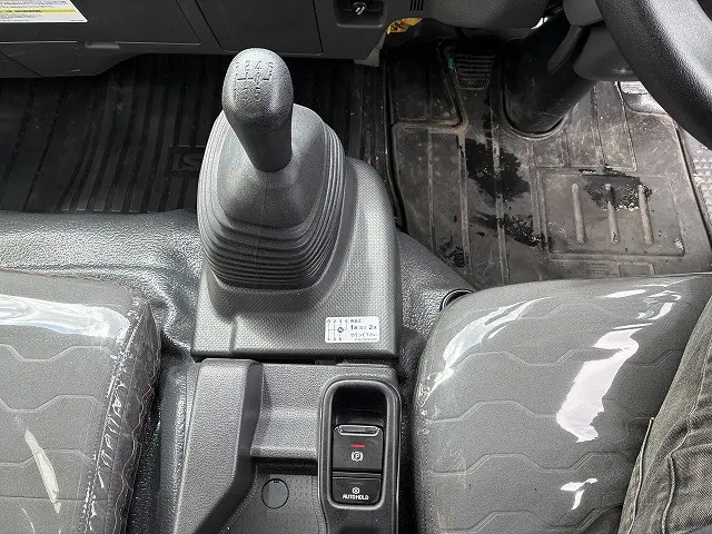 いすゞ エルフ 2RG-NPR88AM(2WD)の写真38