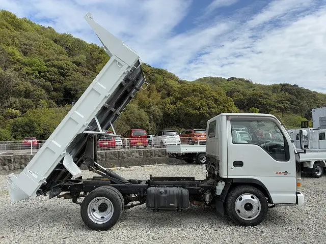 いすゞ エルフ KR-NKR81ED(2WD)の写真5