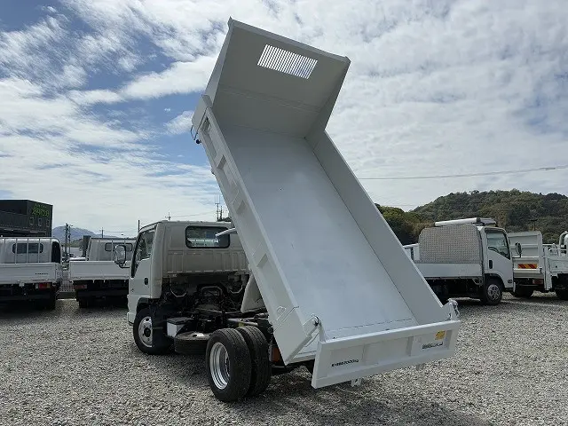 いすゞ エルフ KR-NKR81ED(2WD)の写真6