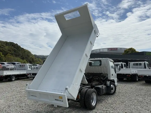 いすゞ エルフ KR-NKR81ED(2WD)の写真8