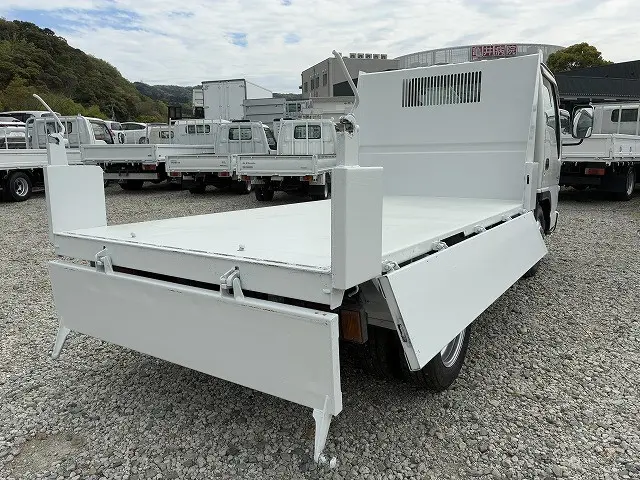 いすゞ エルフ KR-NKR81ED(2WD)の写真40