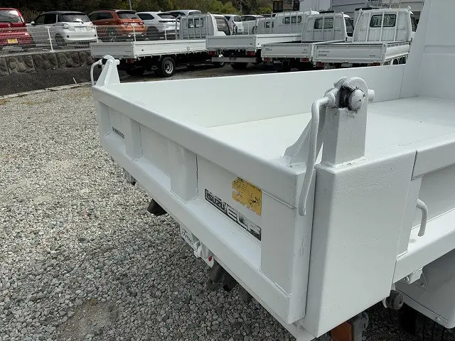 いすゞ エルフ KR-NKR81ED(2WD)の写真45