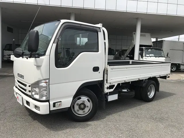 いすゞ エルフ 2RG-NJR88A(2WD)の写真1
