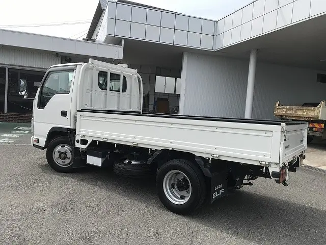 いすゞ エルフ 2RG-NJR88A(2WD)の写真4