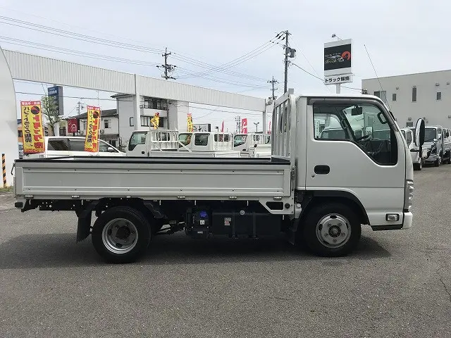 いすゞ エルフ 2RG-NJR88A(2WD)の写真8