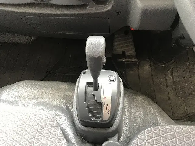 いすゞ エルフ 2RG-NJR88A(2WD)の写真26