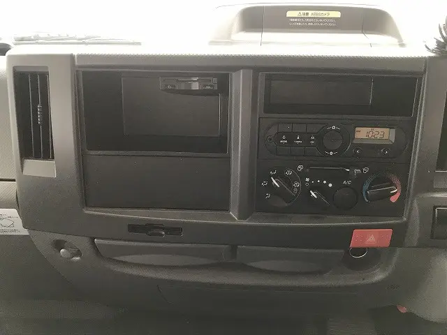 いすゞ エルフ 2RG-NJR88A(2WD)の写真27