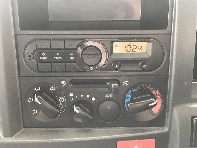 いすゞ エルフ 2RG-NJR88A(2WD)の写真28