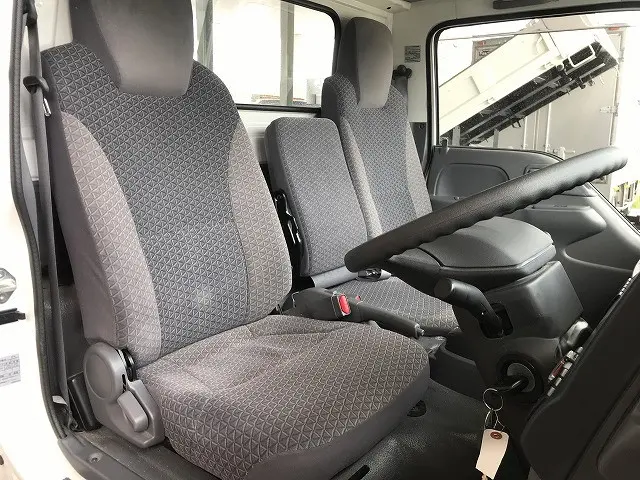 いすゞ エルフ 2RG-NJR88A(2WD)の写真34