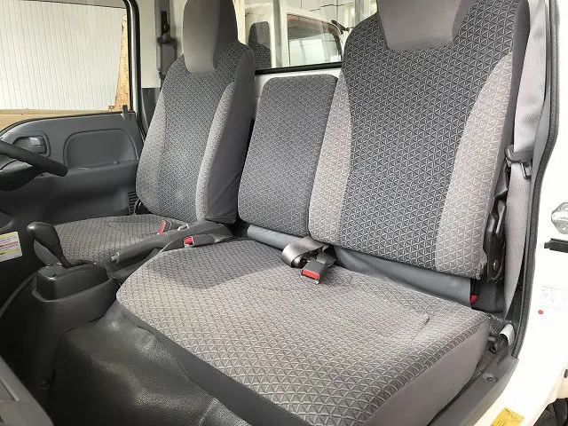 いすゞ エルフ 2RG-NJR88A(2WD)の写真35