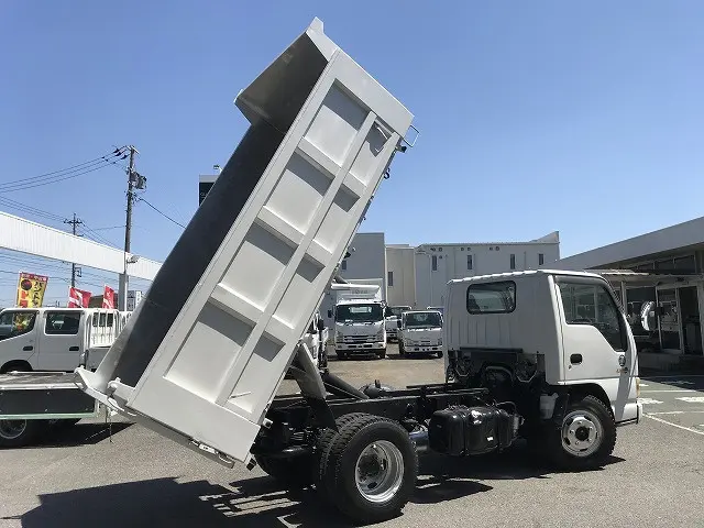 いすゞ エルフ KR-NKR81ED(2WD)の写真6