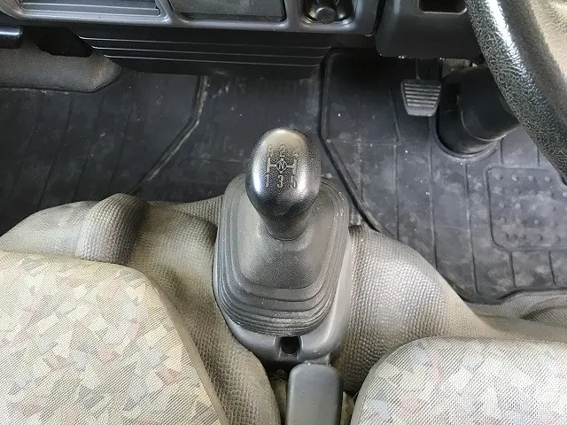 いすゞ エルフ KR-NKR81ED(2WD)の写真31