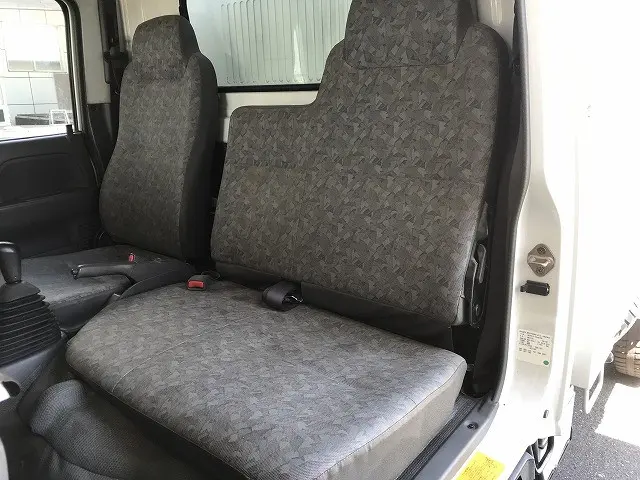 いすゞ エルフ KR-NKR81ED(2WD)の写真35