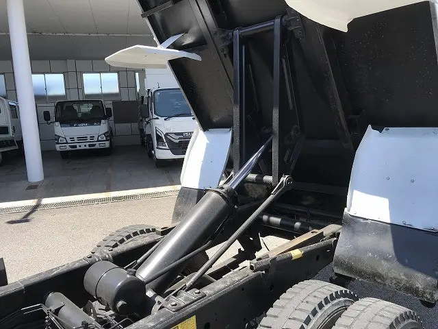 いすゞ エルフ KR-NKR81ED(2WD)の写真39