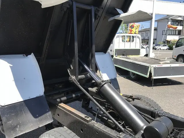 いすゞ エルフ KR-NKR81ED(2WD)の写真40