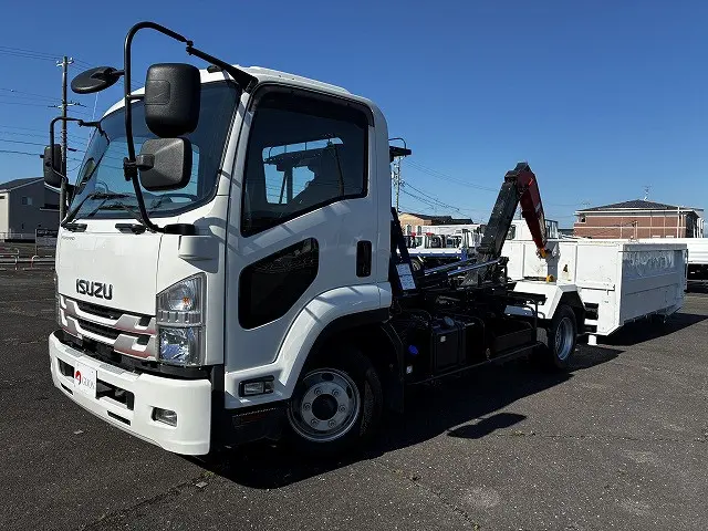 いすゞ フォワード 2RG-FRR90S2(2WD)の写真1