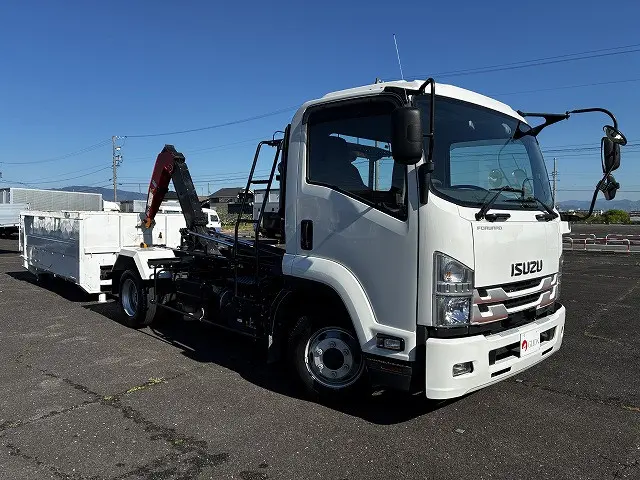 いすゞ フォワード 2RG-FRR90S2(2WD)の写真2