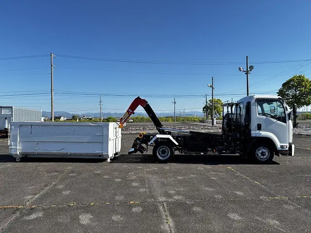 いすゞ フォワード 2RG-FRR90S2(2WD)の写真4