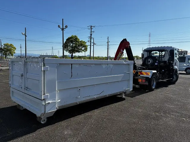 いすゞ フォワード 2RG-FRR90S2(2WD)の写真7