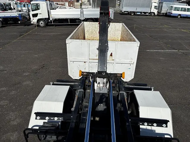 いすゞ フォワード 2RG-FRR90S2(2WD)の写真23