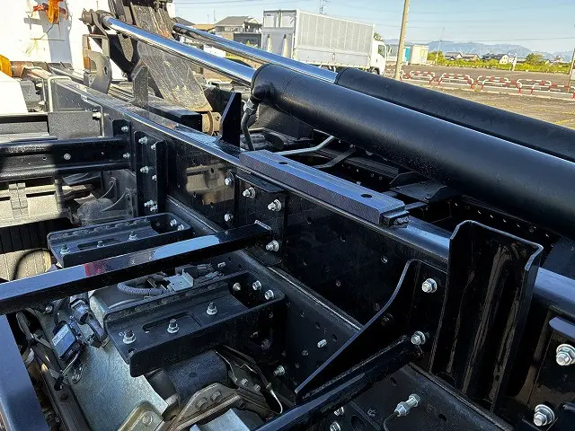 いすゞ フォワード 2RG-FRR90S2(2WD)の写真25