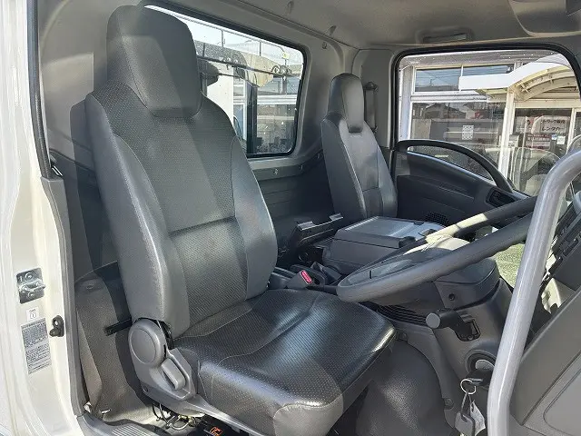 いすゞ フォワード 2RG-FRR90S2(2WD)の写真35