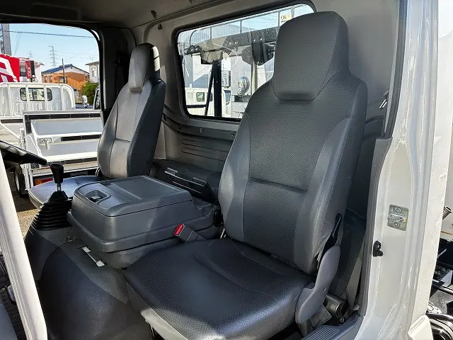 いすゞ フォワード 2RG-FRR90S2(2WD)の写真36