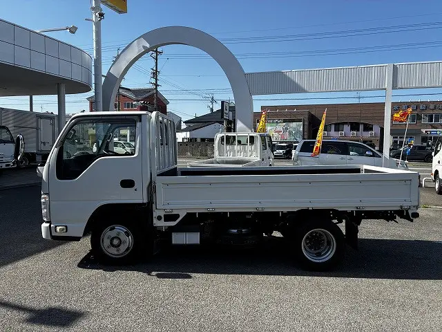 いすゞ エルフ 2RG-NJR88A(2WD)の写真4