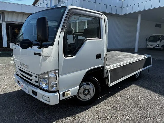 いすゞ エルフ 2RG-NJR88A(2WD)の写真9
