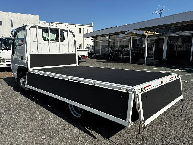 いすゞ エルフ 2RG-NJR88A(2WD)の写真13