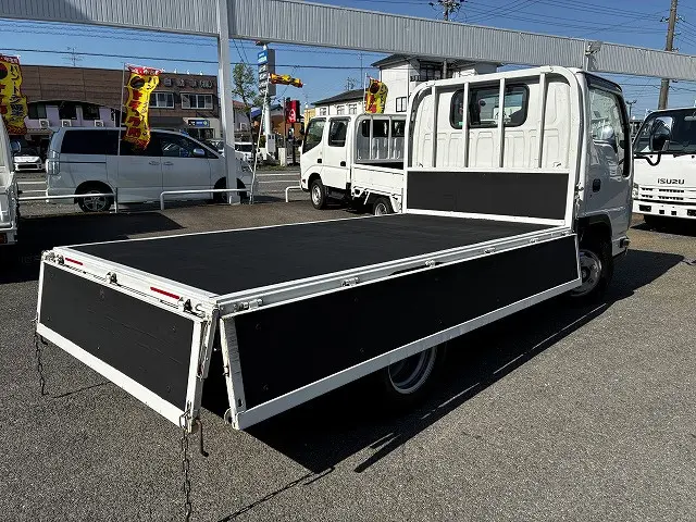 いすゞ エルフ 2RG-NJR88A(2WD)の写真15